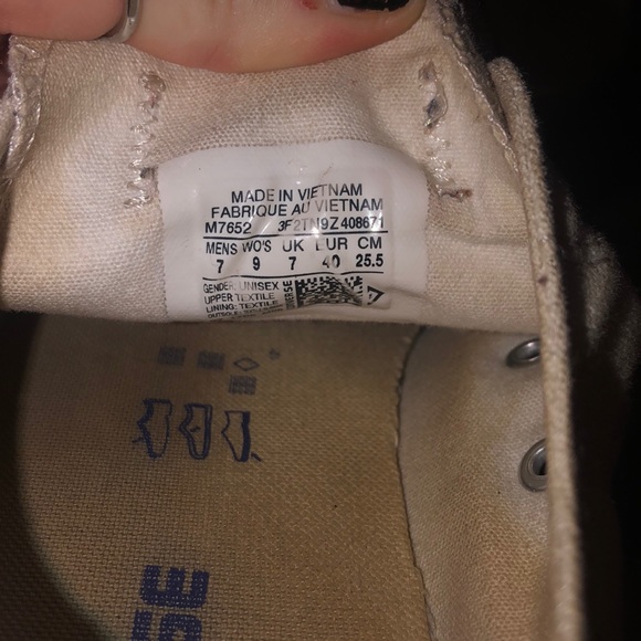 white converse - Picture 2 of 3